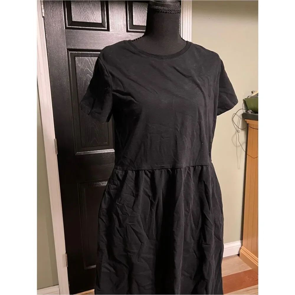 1901 Black Crewneck Short Sleeve Top